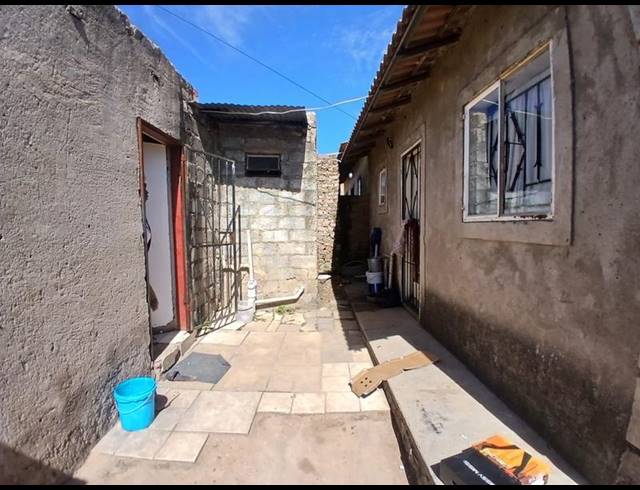 5 BEDROOM HOUSE FOR SALE IN OLIEVENHOUTBOS